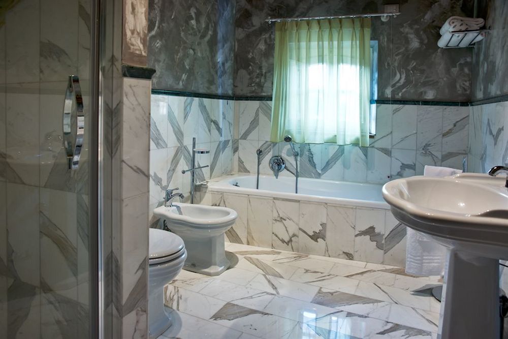 Suite Accommodation Mastiano Екстериор снимка